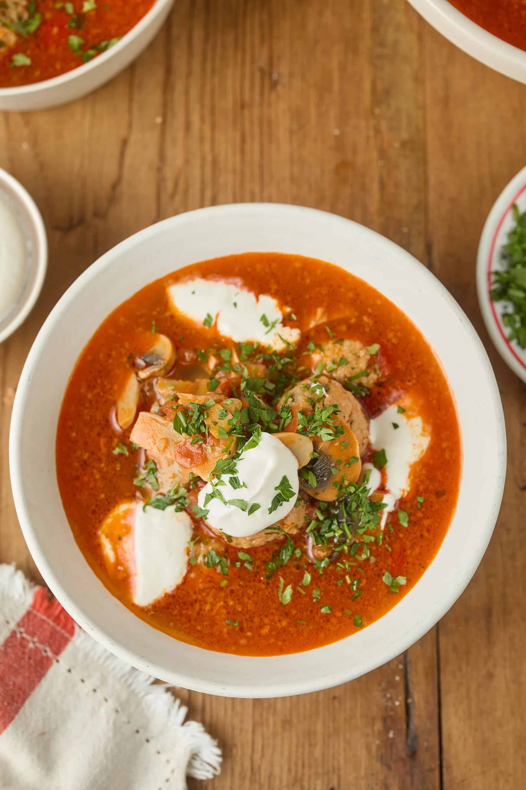 Bakonyi halgombócleves tejföllel tálalva